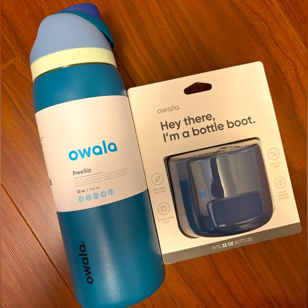 BNWT Owala FreeSip 32oz Water Bottle and Boot